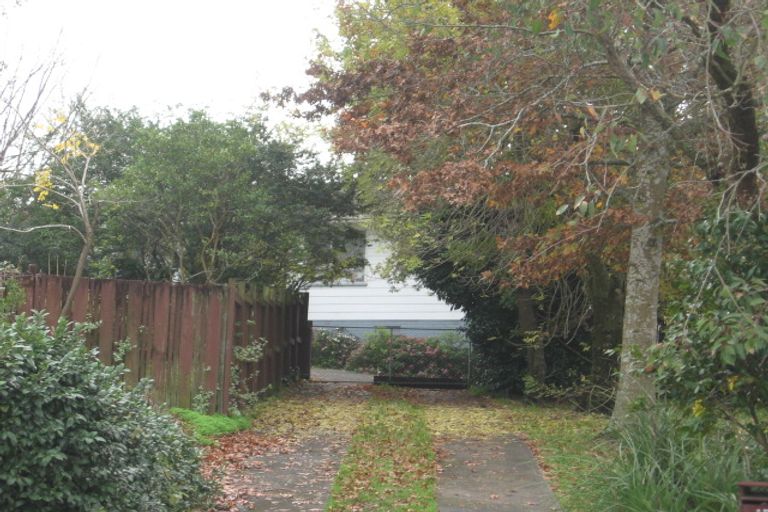 Photo of property in 15 Kereru Place, Half Moon Bay, Auckland, 2012