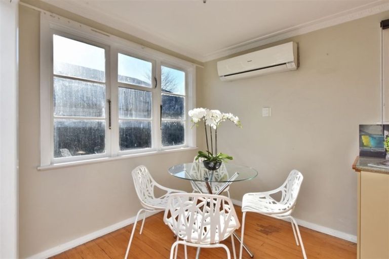 Photo of property in 16 Bateman Avenue, Bryndwr, Christchurch, 8053