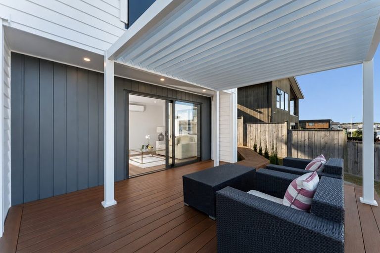 Photo of property in 25 Kumukumu Road, Long Bay, Auckland, 0630