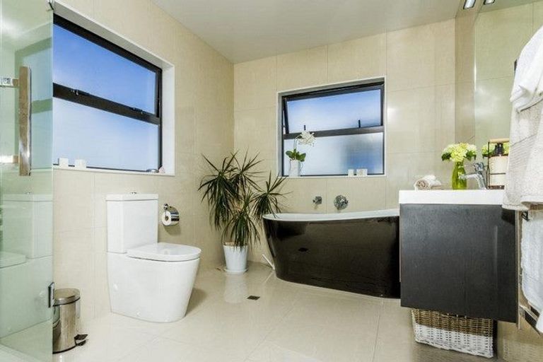 Photo of property in 22 Caldera Drive, Long Bay, Auckland, 0630