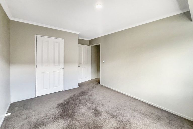 Photo of property in 22 Percy Kinsman Crescent, Riverstone Terraces, Upper Hutt, 5018