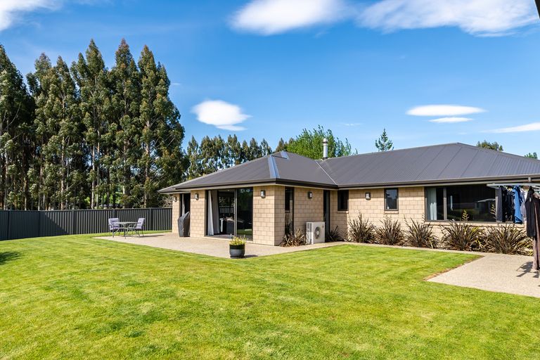 Photo of property in 71 Grandvista Drive, Green Island, Dunedin, 9018