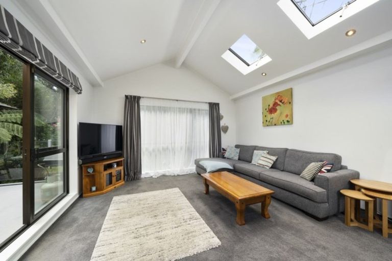 Photo of property in 1 Kakariki Grove, Waikanae, 5036