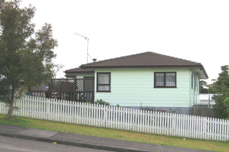 Photo of property in 17 Holmes Drive South, West Harbour, Auckland, 0618