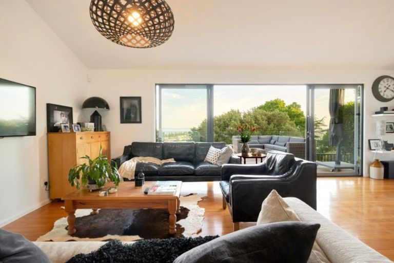 Photo of property in 3 Cameron Terrace, Bluff Hill, Napier, 4110