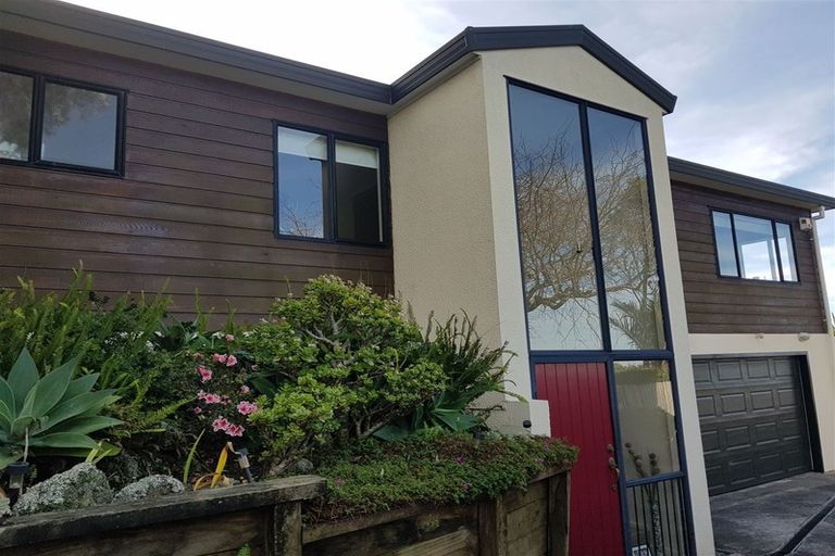Photo of property in 2/9 Cashmere Place, Glenfield, Auckland, 0629