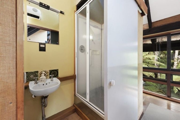 Photo of property in 77 Wyndham Road, Pinehaven, Upper Hutt, 5019