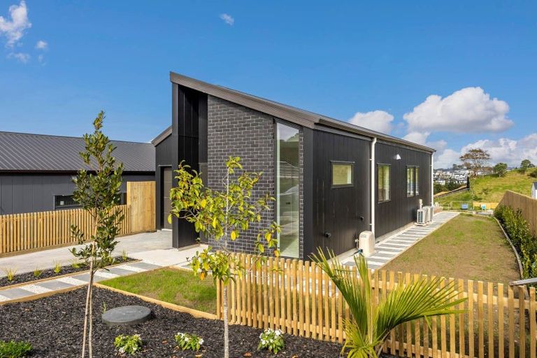 Photo of property in 2 Moko Road, Orewa, 0931