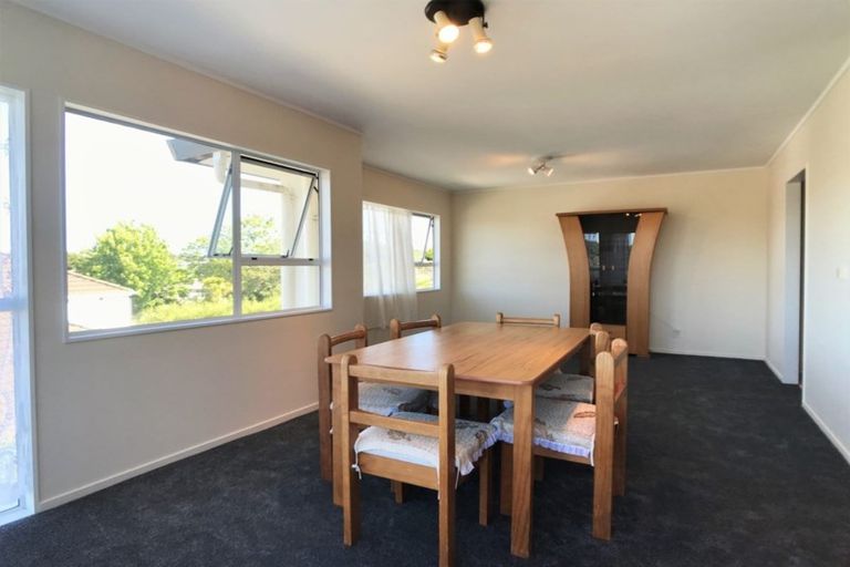 Photo of property in 1/8 Strabo Place, Windsor Park, Auckland, 0632