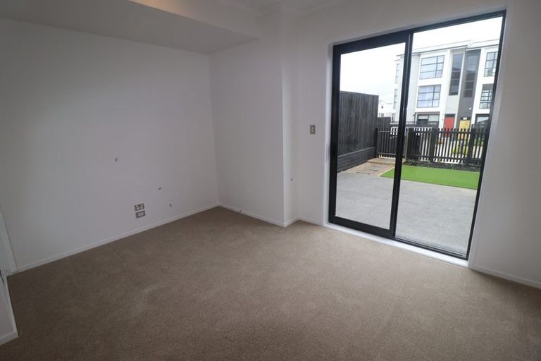 Photo of property in 34 Hobsonville Point Road, Hobsonville, Auckland, 0616