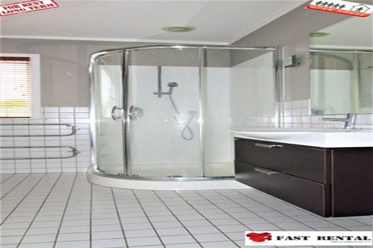 Photo of property in 16 Woodstock Road, Forrest Hill, Auckland, 0620