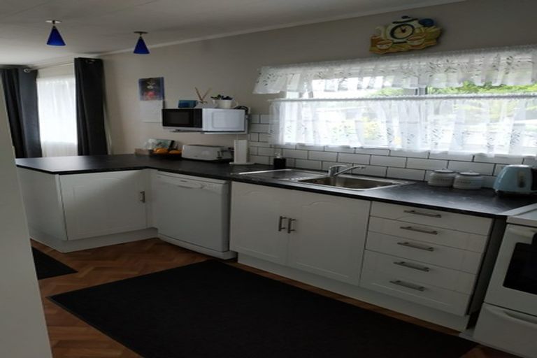 Photo of property in 21a Garton Drive, Massey, Auckland, 0614