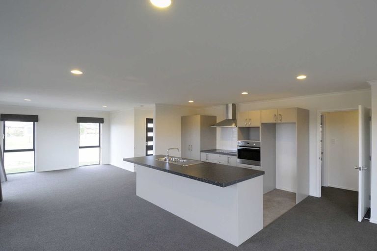 Photo of property in 48 Shillingford Boulevard, Rolleston, 7615