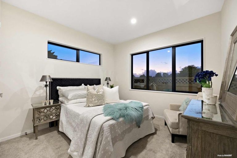 Photo of property in 152a Botany Road, Botany Downs, Auckland, 2010