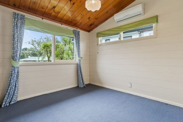 Photo of property in 5 Elgin Place, Red Beach, 0932