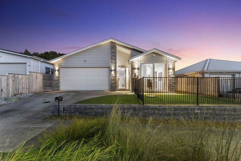 Photo of property in 10 Barrique Road, Kumeu, 0810