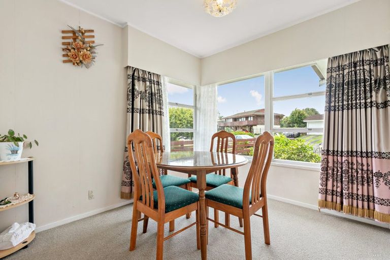 Photo of property in 49 Tupaki Place, Pakuranga Heights, Auckland, 2010