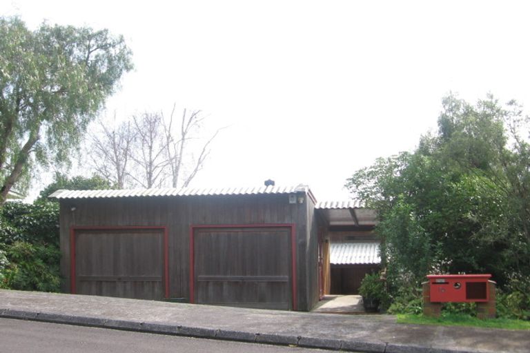 Photo of property in 16 Gibbs Crescent, Red Hill, Papakura, 2110