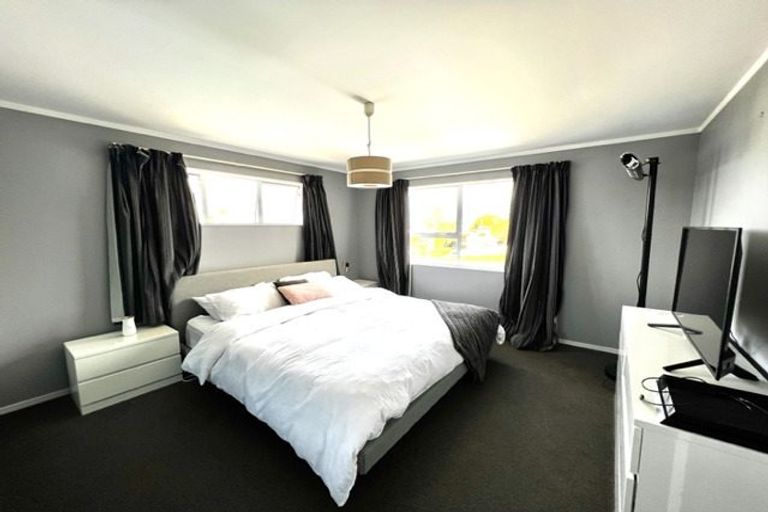 Photo of property in 1/41 Elizabeth Drive, West Harbour, Auckland, 0618