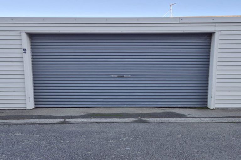 Photo of property in 23 Rangitane Street, Maupuia, Wellington, 6022