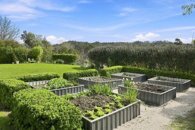 Photo of property in 136 Pinchgut Road, Kaukapakapa, 0873