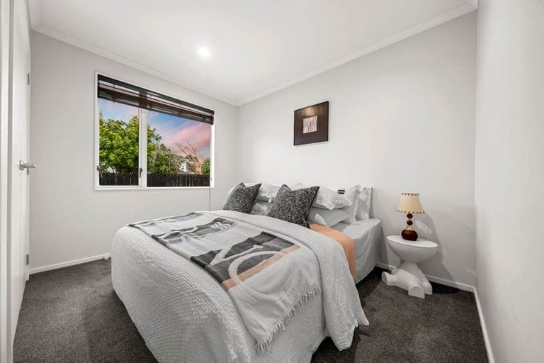 Photo of property in 18 Huntington Park Drive, Greenhithe, Auckland, 0632