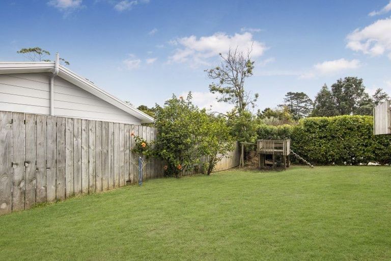 Photo of property in 4/23 Luckens Road, West Harbour, Auckland, 0618