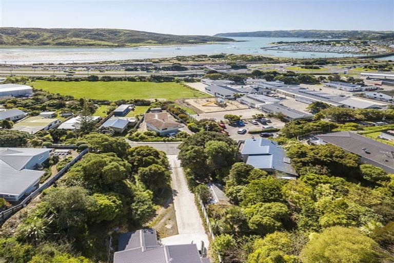 Photo of property in 18 Paremata Crescent, Paremata, Porirua, 5024