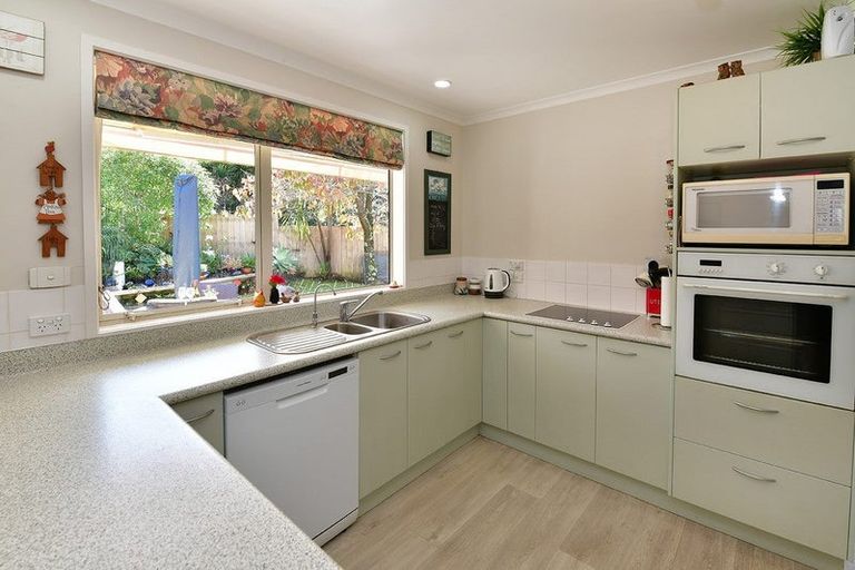 Photo of property in 9 Robinia Place, Snells Beach, 0920