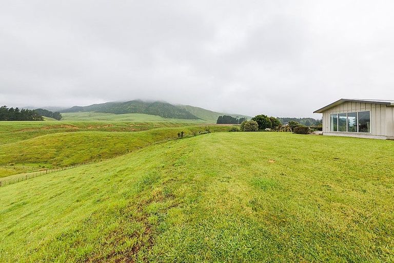 Photo of property in 26 Highland View Drive, Tokomaru, Palmerston North, 4474