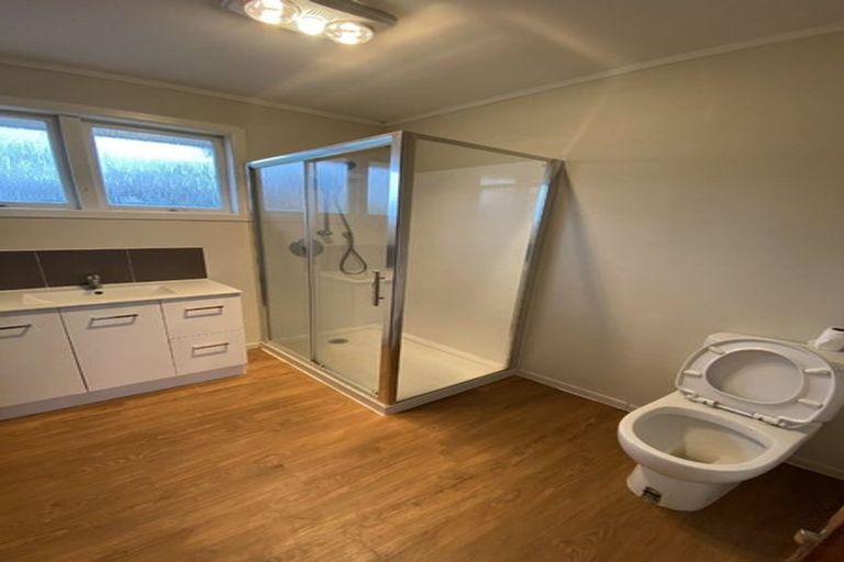 Photo of property in 3 Tiroroa Avenue, Te Atatu South, Auckland, 0610