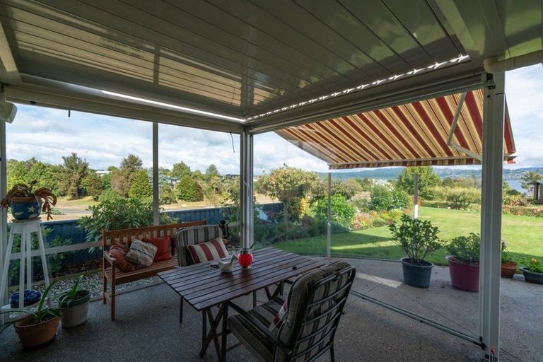 Photo of property in 5 Pukenamu Road, Rainbow Point, Taupo, 3330