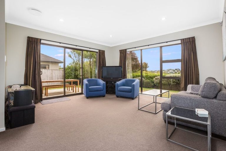 Photo of property in 102 Te Puia Drive, Aotea, Porirua, 5024