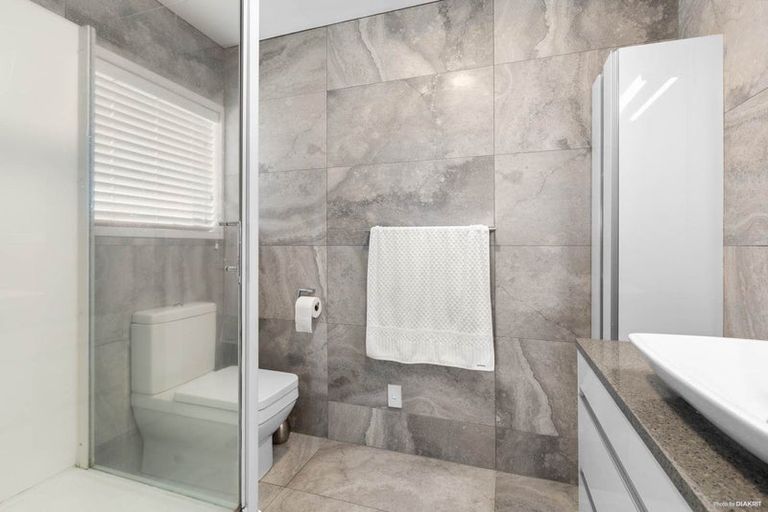 Photo of property in 51 Renoir Street, West Harbour, Auckland, 0618