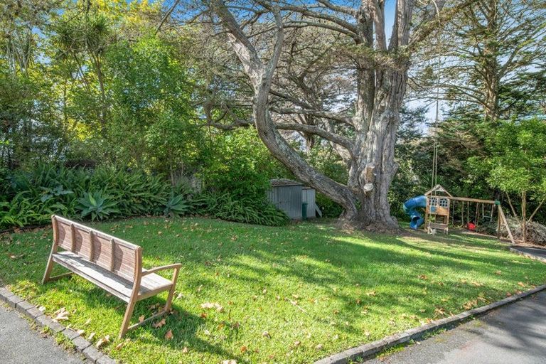 Photo of property in 12 Hobbs Road, Matakatia, Whangaparaoa, 0930