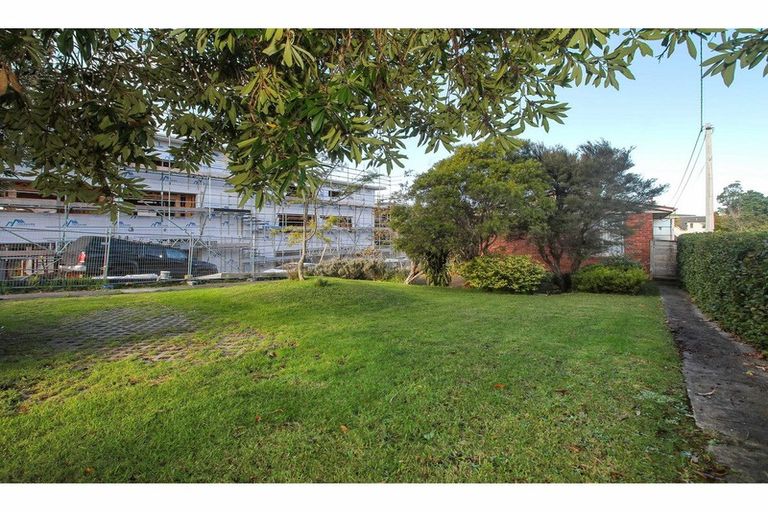 Photo of property in 1 Coronation Road, Hillcrest, Auckland, 0627