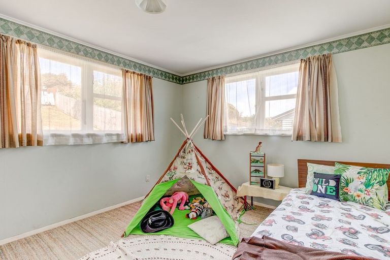 Photo of property in 30 Corinna Street, Waitangirua, Porirua, 5024