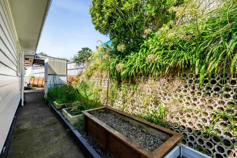 Photo of property in 52 Queens Road, Glen Avon, New Plymouth, 4312