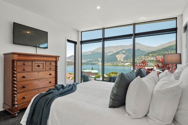 Photo of property in 468 Peninsula Road, Kelvin Heights, Queenstown, 9300