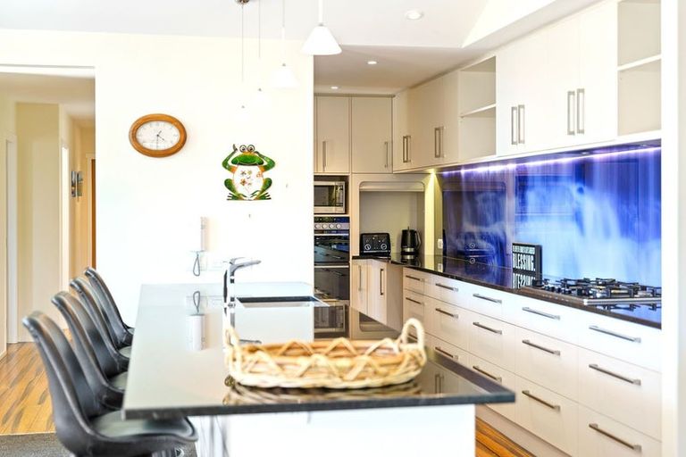 Photo of property in 34 Titoki Road, Waikanae Beach, Waikanae, 5036