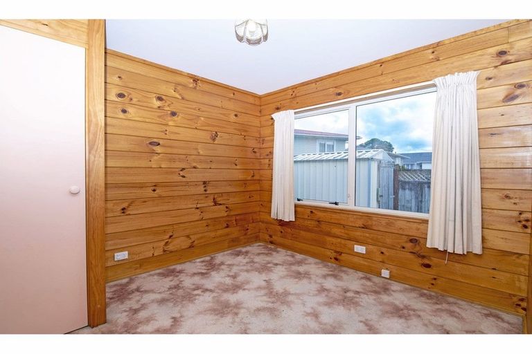 Photo of property in 2 Glendene Avenue, Glendene, Auckland, 0602