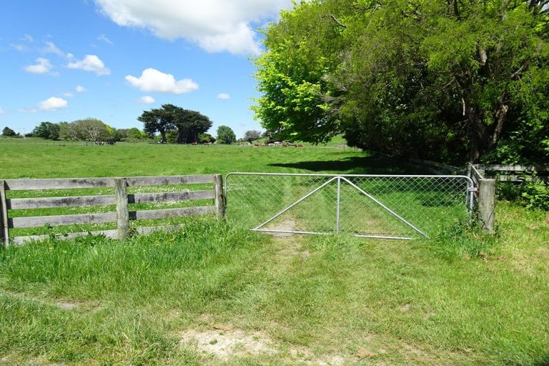 Photo of property in 21 Taylors Road, Mangatainoka, Woodville, 4999
