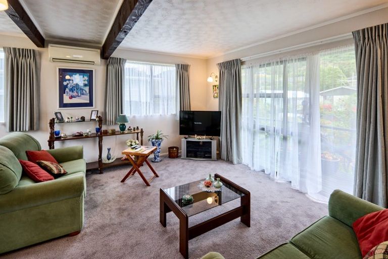 Photo of property in 26 Hartford Crescent, Totara Park, Upper Hutt, 5018