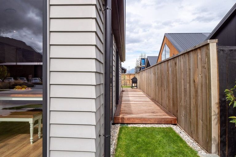 Photo of property in 26 Perendale Road, Jacks Point, 9371