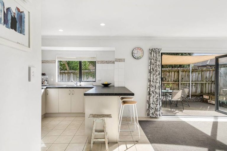 Photo of property in 16 Cathcart Close, Pukekohe, 2120