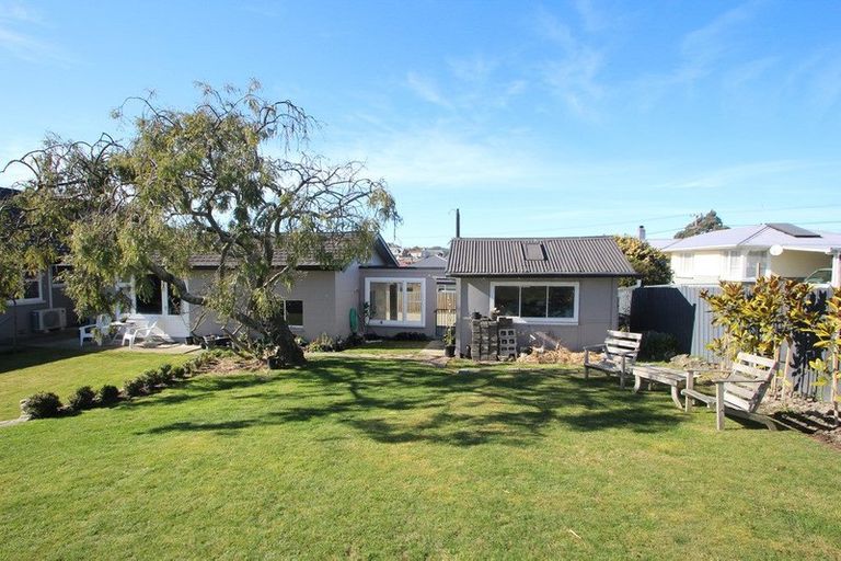Photo of property in 2 Arthur Street, Holmes Hill, Oamaru, 9401