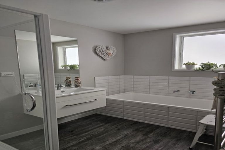 Photo of property in 18 Beachvale Drive, Kaiapoi, 7630