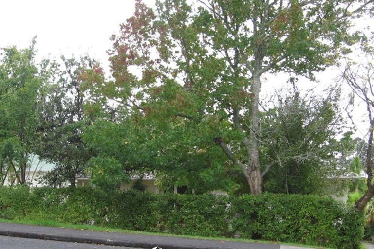 Photo of property in 72 Colwill Road, Massey, Auckland, 0614