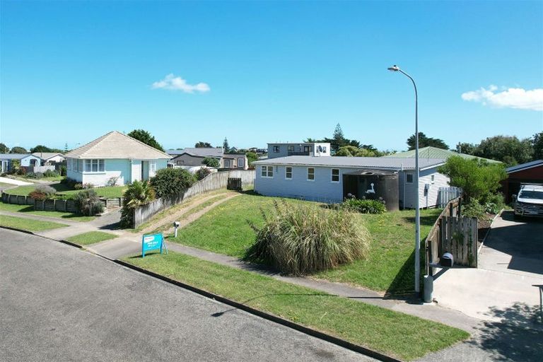 Photo of property in 4 Taonui Street, Waitarere Beach, Levin, 5510
