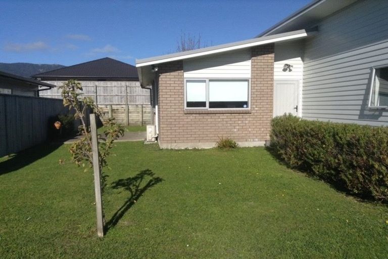 Photo of property in 6 Diamond Grove, Brown Owl, Upper Hutt, 5018